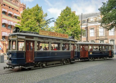 2015-3		Blauwe tram bij het Oude Stadhuis	Ton Dijkman